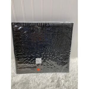 me & my BIG ideas Black Memories Scrapbook  12 x 12 New